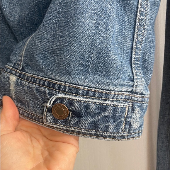 American Eagle Outfitters Classic Blue Jean Jacket - Picture 6 of 9